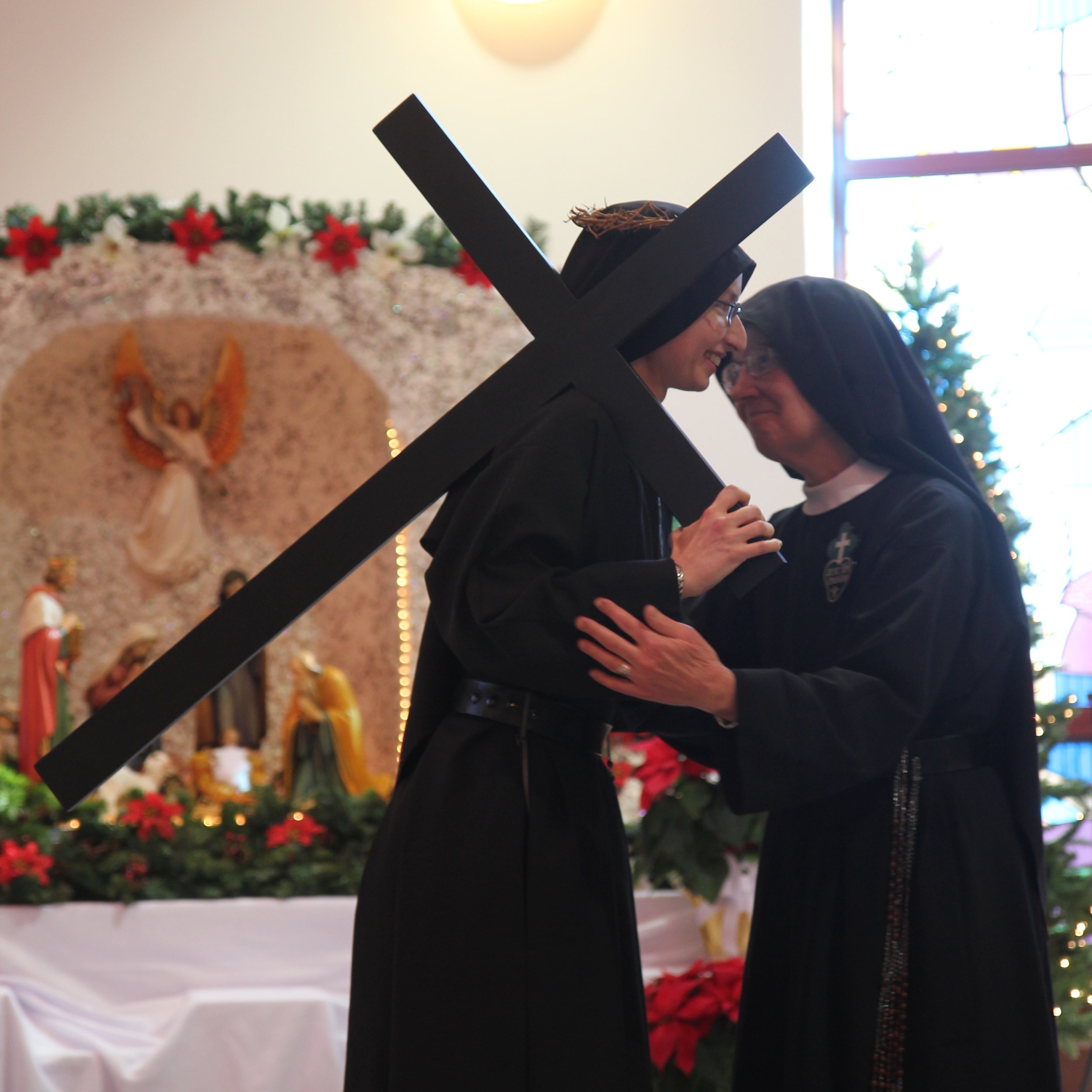  Sr. Mary Veronica, Novice Mistress and Juniorate Directress, exchanges the sign of peace with her spiritual daughter 