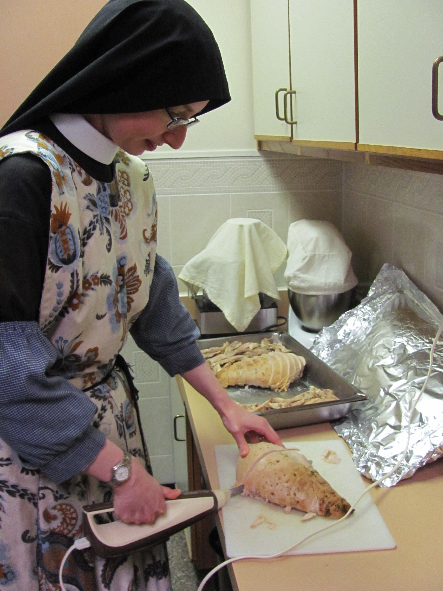  Sr. Cecilia Maria slices the turkey - our first dinner of meat after a long Lent of abstinence! 