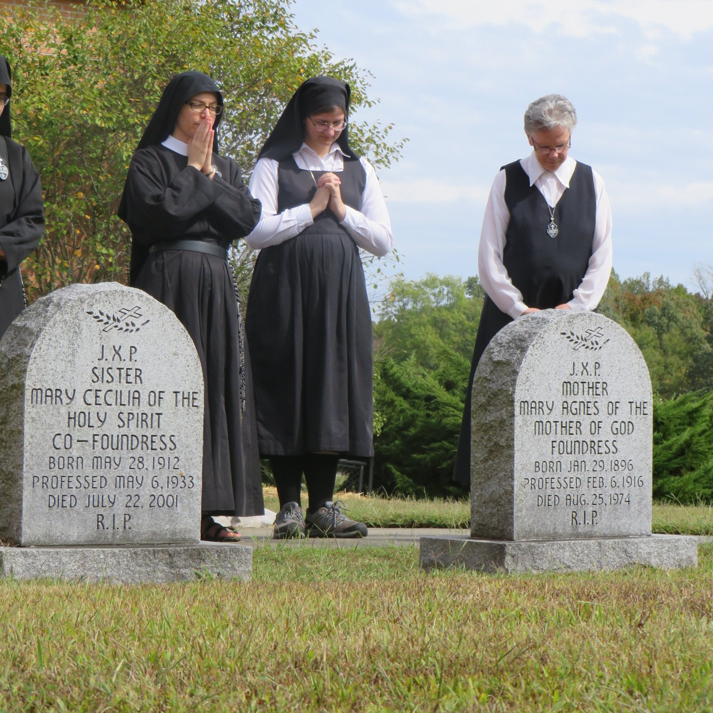  Sr. Maria Faustina, postulant Theresa, and Christie at the graves of our foundresses. 