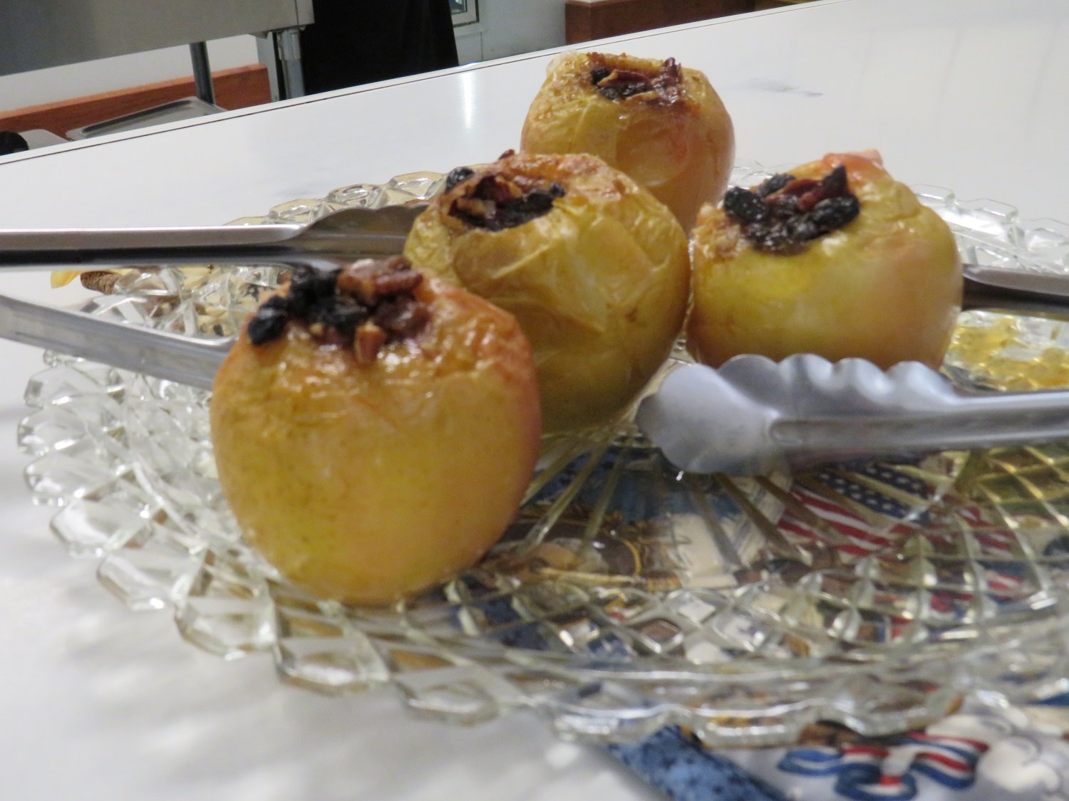  Everyone enjoyed the special baked apples at lunch! 