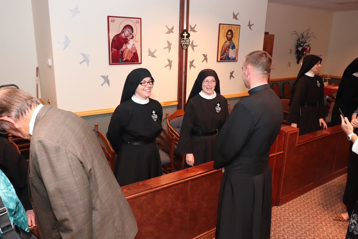  Sisters Frances Marie and Maria Faustina enjoy a chat with Fr. Jeff 