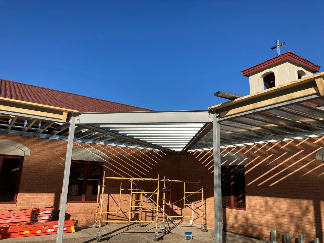  It was amazing to see all the workmanship that went into this corner of the walkway roof! 