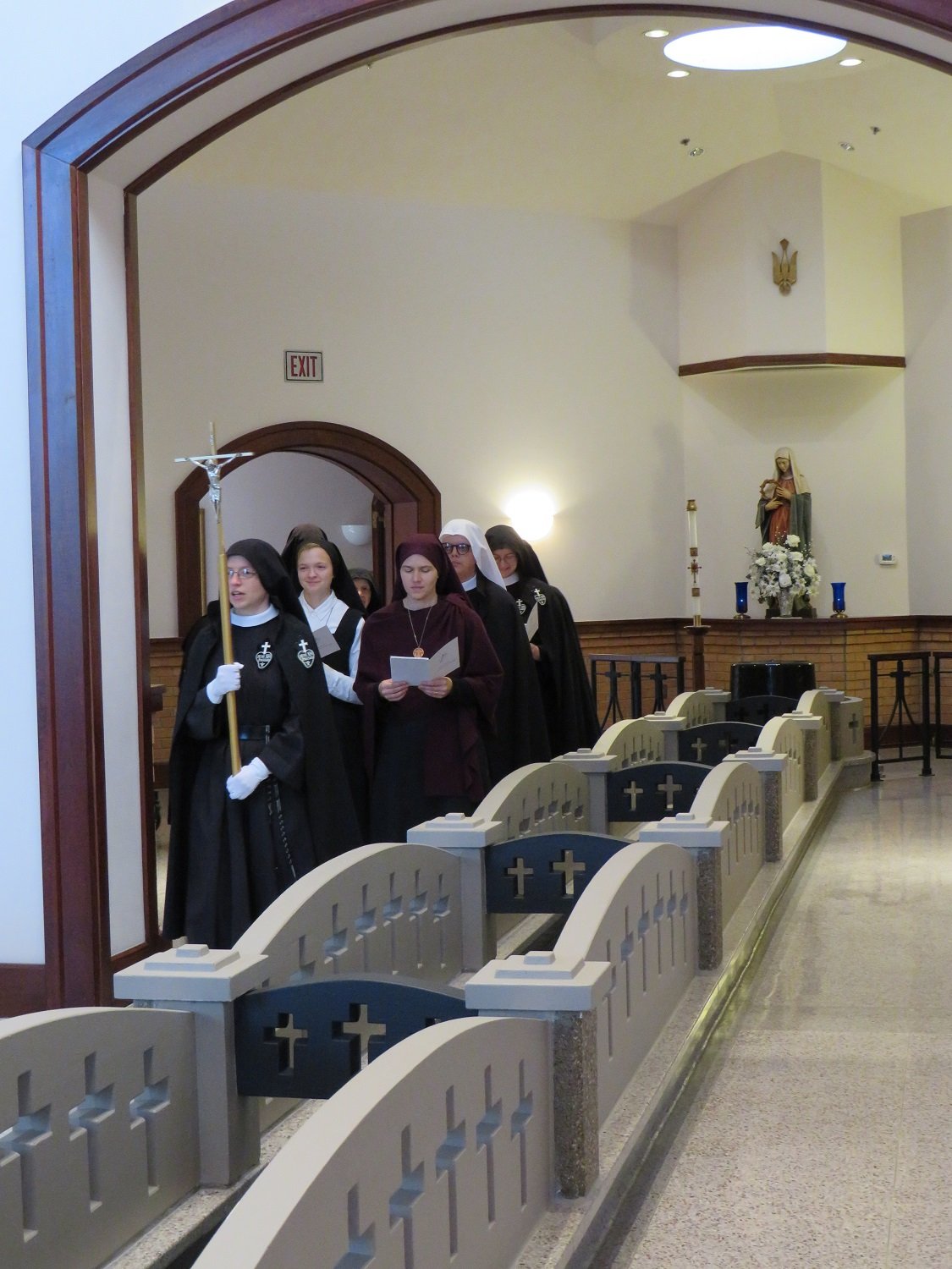  Processing into chapel, accompanied by the glorious hymn “Lift High the Cross” 