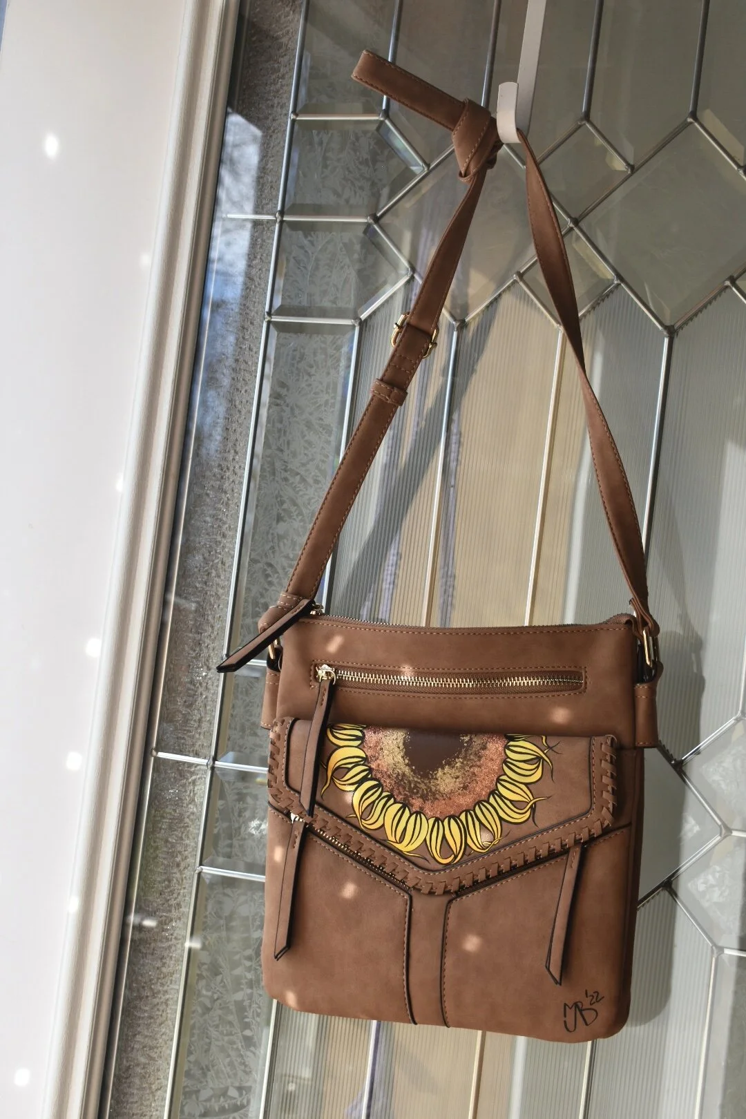 D5E00EE6-49E8-4C30-BB68-A965BFB1B29E