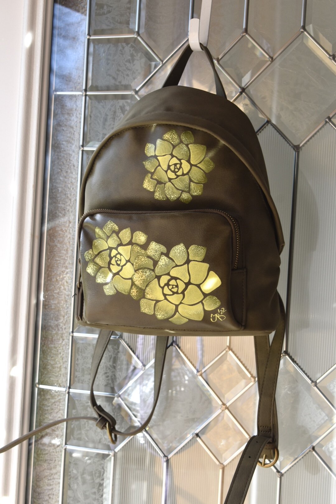 104C848D-FEB5-4BA1-B145-14C720020901