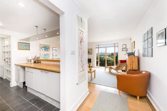 BEFORE - Refurbish and update of a three-bedroom apartment (2018)