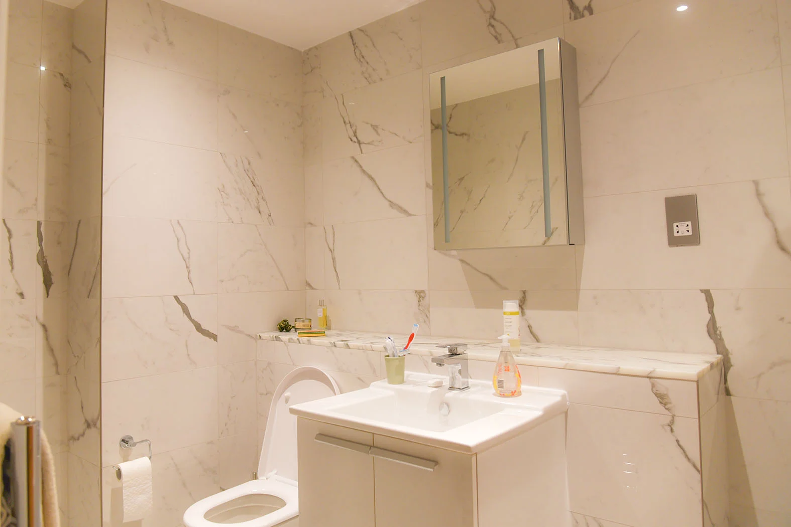 Refurbish and update of a three-bedroom apartment (2018)
