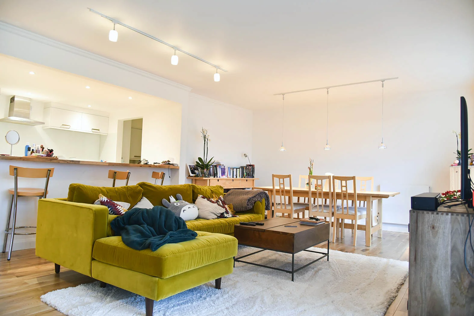 Refurbish and update of a three-bedroom apartment (2018)