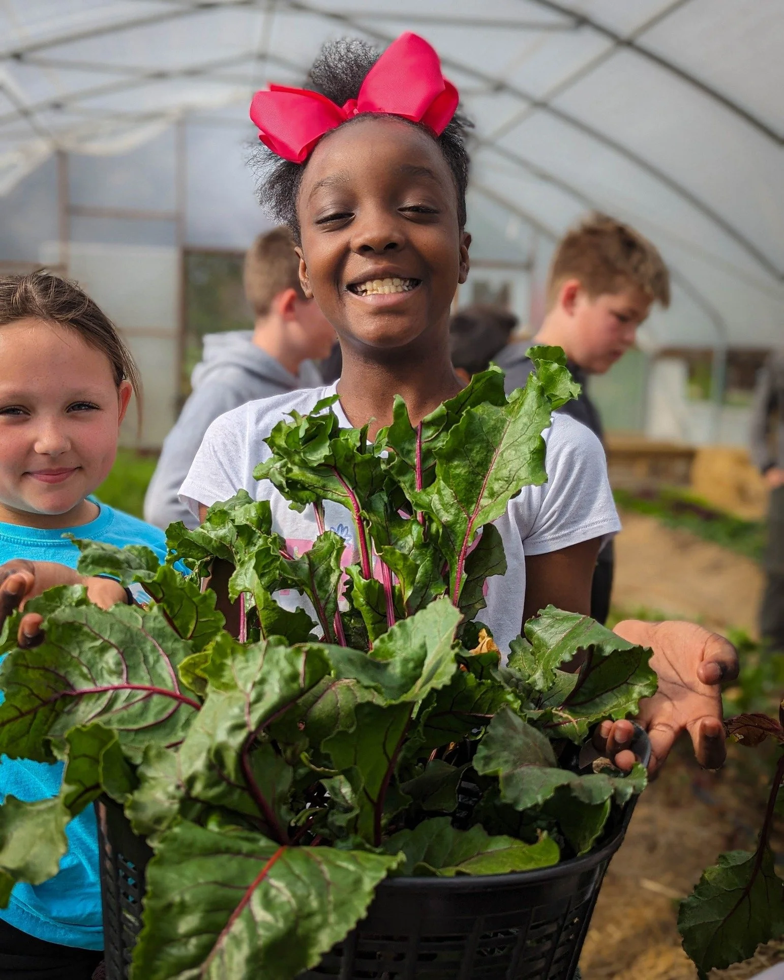 Winter may be here, but the learning never stops! ❄️ Our fourth graders have been back on the farm and in our Teaching Kitchen, bundled up and ready to explore by harvesting radishes and beets and roasting them with sweet potatoes and turnips. Many o