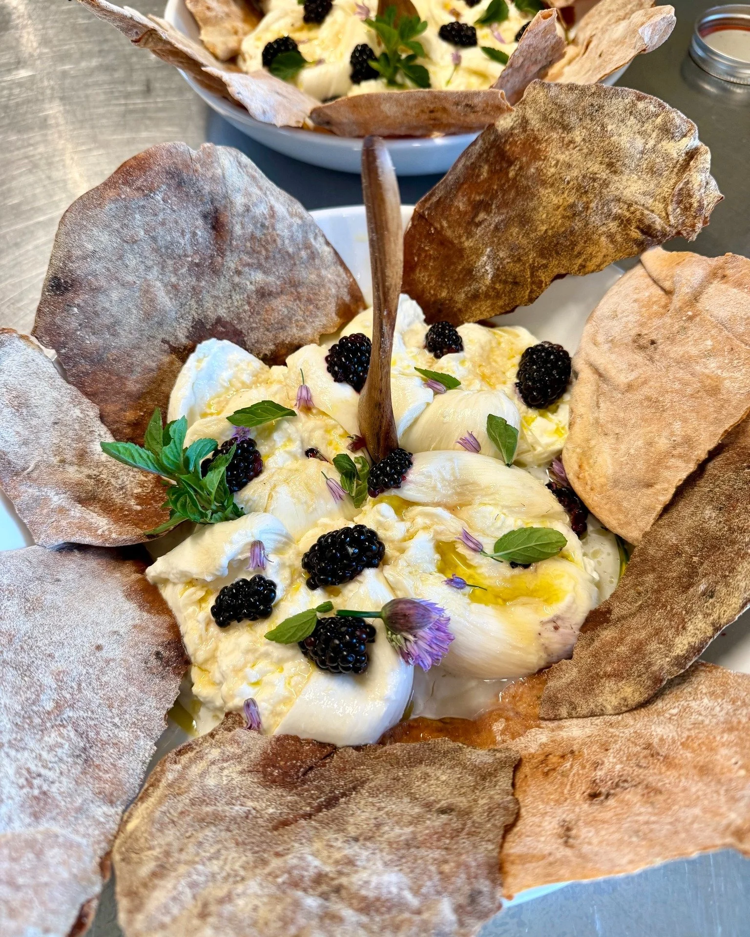 Never a dull night when @casedig is in the Teaching Kitchen! 🌿✨

Our April Kitchen Table Dinner was a breath of fresh spring air with Case's signature High Southern style - and signature howling intro! Guests enjoyed elevated Southern favorites burs