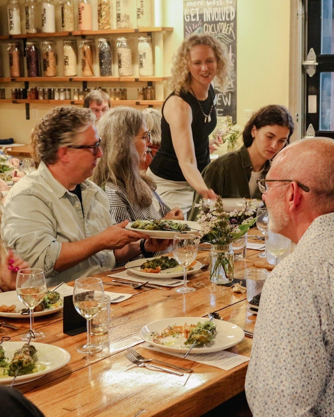 🍽️ ROGERS, LET'S GATHER AROUND THE TABLE!

What happens when the bold culinary traditions of @lamedialunanwa meet thoughtfully paired craft beverages at @ozarkbeer? One delicious evening you won't want to miss.

Join chefs Julio and Adrian Leonardo 