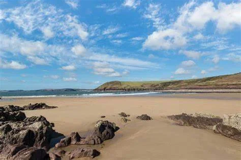 Coastal Bliss: Top 5 Beaches Near Manorbier, Pembrokeshire for Glamping Enthusiasts