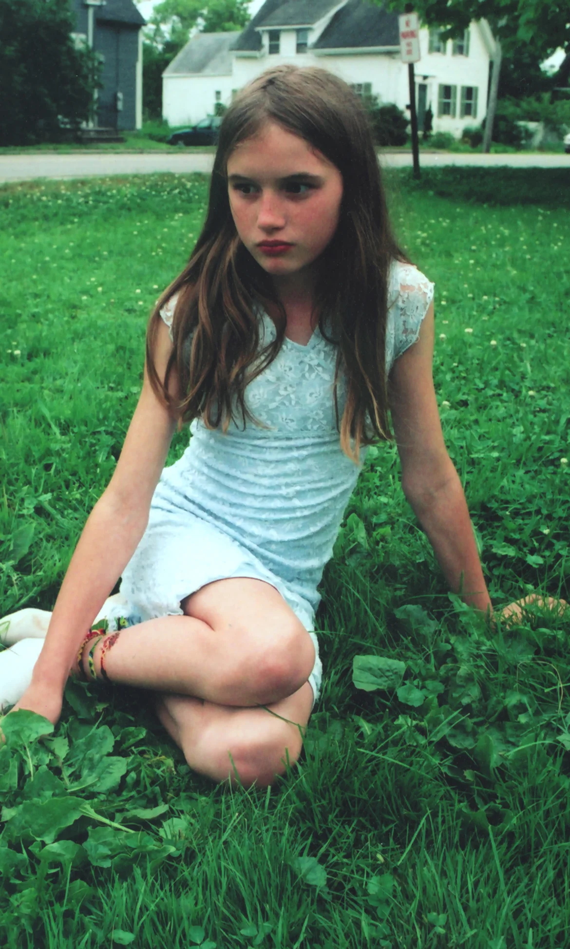 Alicia sitting on grass_05.jpg