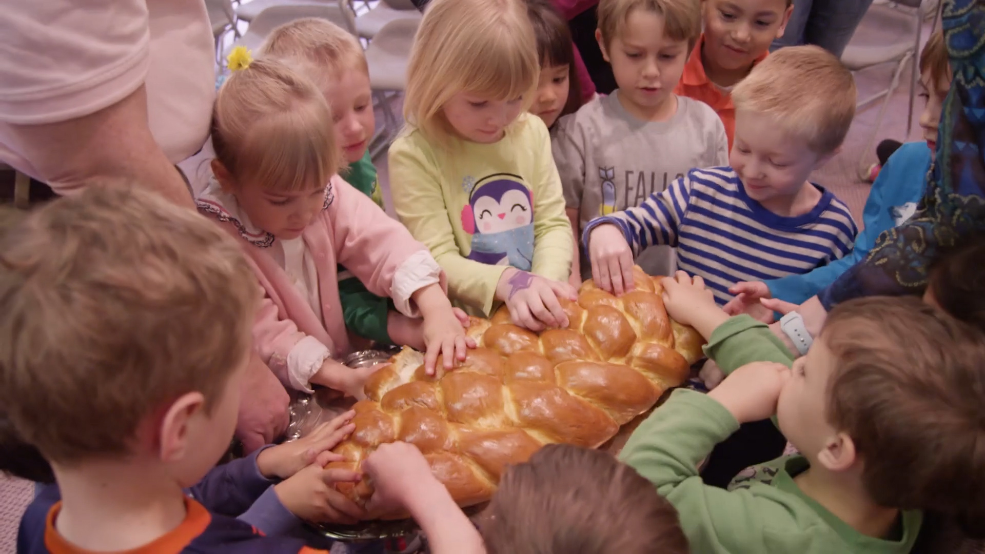 CHR+5-Sttand+Challah.+Congregation+Albert,+ABQ,+NM©2017Cinewest.jpg