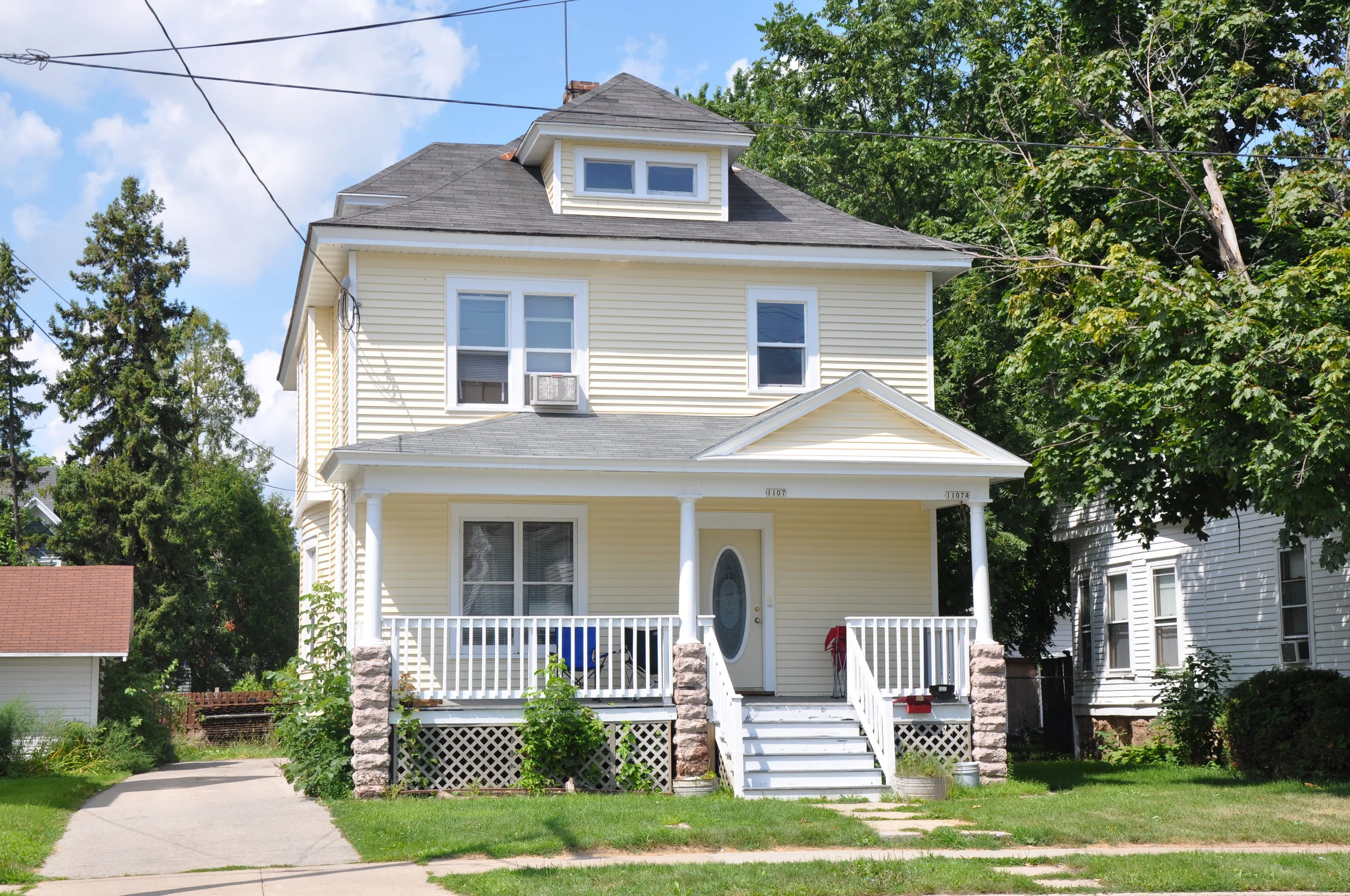1107 Cherry: 3 bedroom lower & 3 bedroom upper 3 full bathrooms, lots of parking, washer dryer, 2 living rooms, inside stairs between apartments. click here for more info or take a video tour