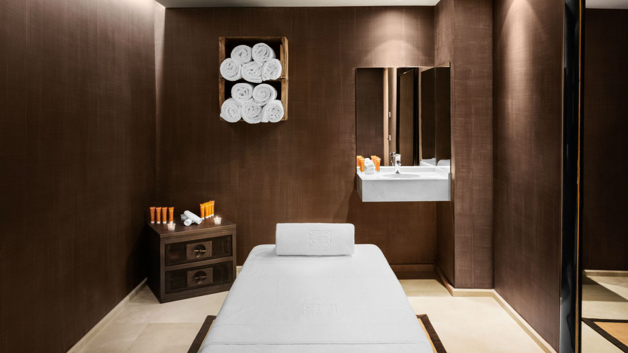 El_Lodge_Treatment_Room.jpg