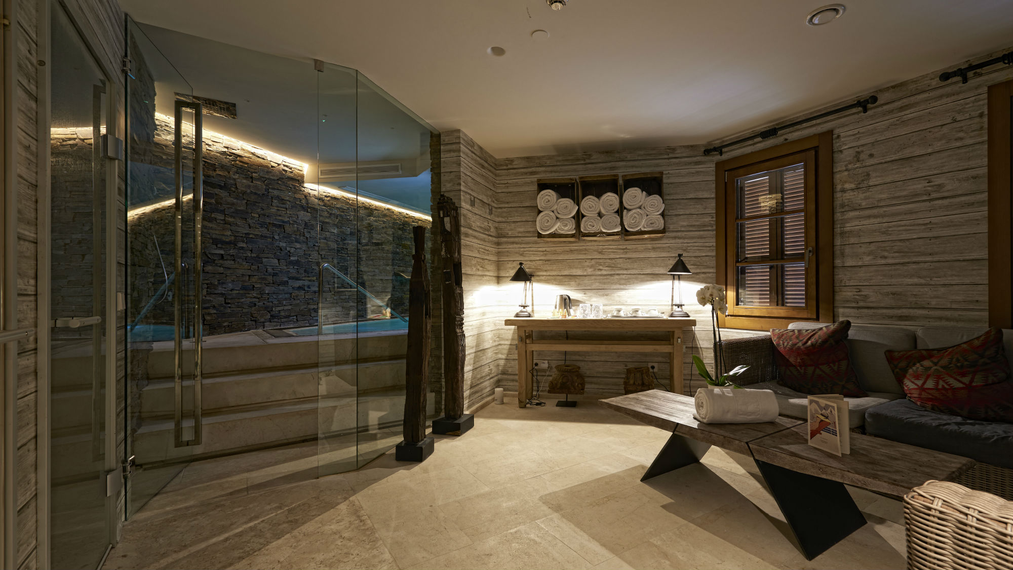 Indoor-Pool-Reception_El_Lodge_Hotel_Spain.jpg