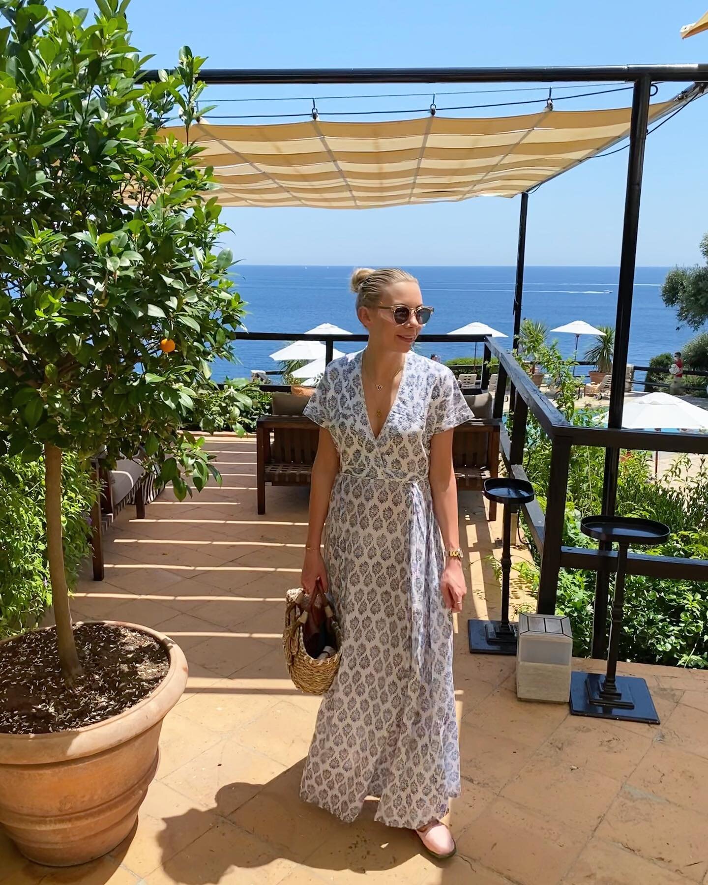Each day the Tuscan sunlight illuminates the pristine blue bay and its no surprise that Il Pellicano is famed for its sprezzatura, stylish, effortless spirit. Co-founder, Sophie voyaging in @curated_bazaar where each beautiful dress helps to provide 