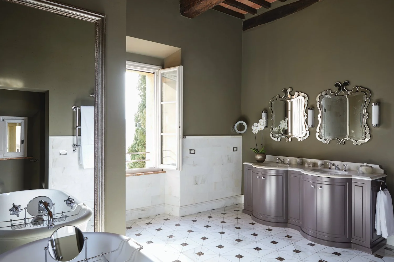 CDC-ACC-BATH-05.jpg
