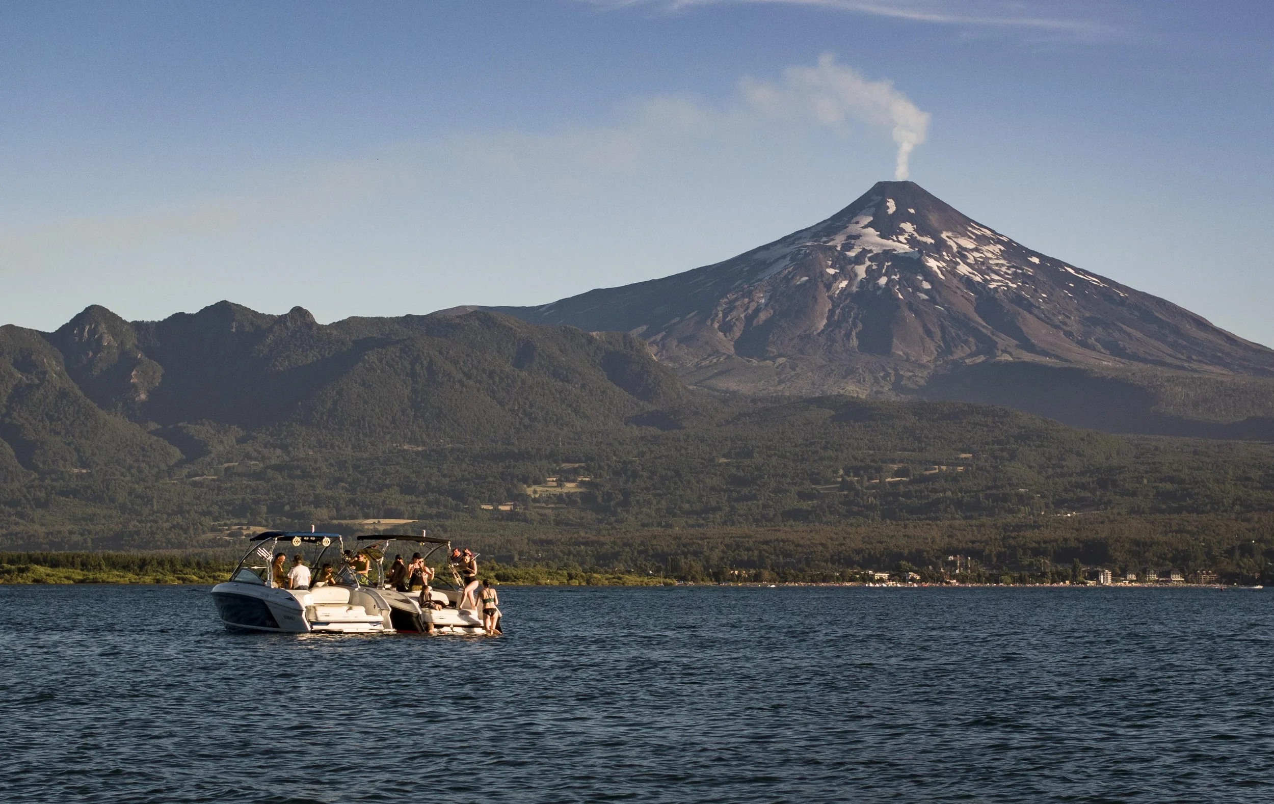 Foto lancha volcan .jpeg