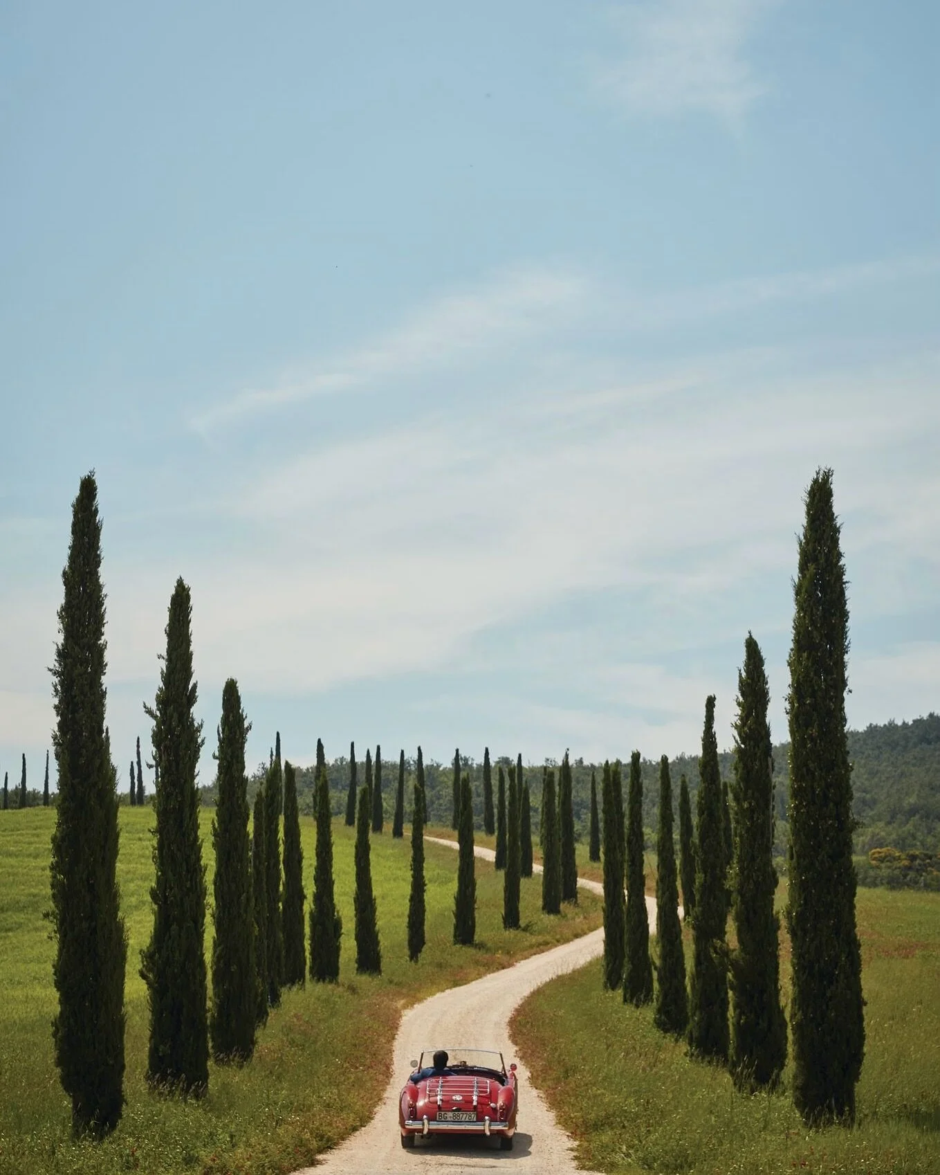 Fresh pasta made by hand, wines poured straight from the vineyard, and afternoons exploring quiet hilltop towns. The essence of Tuscany... 🌳🌿🍝

 #tuscany #italy #traveldesigner #curatedtravel #luxuryescapes