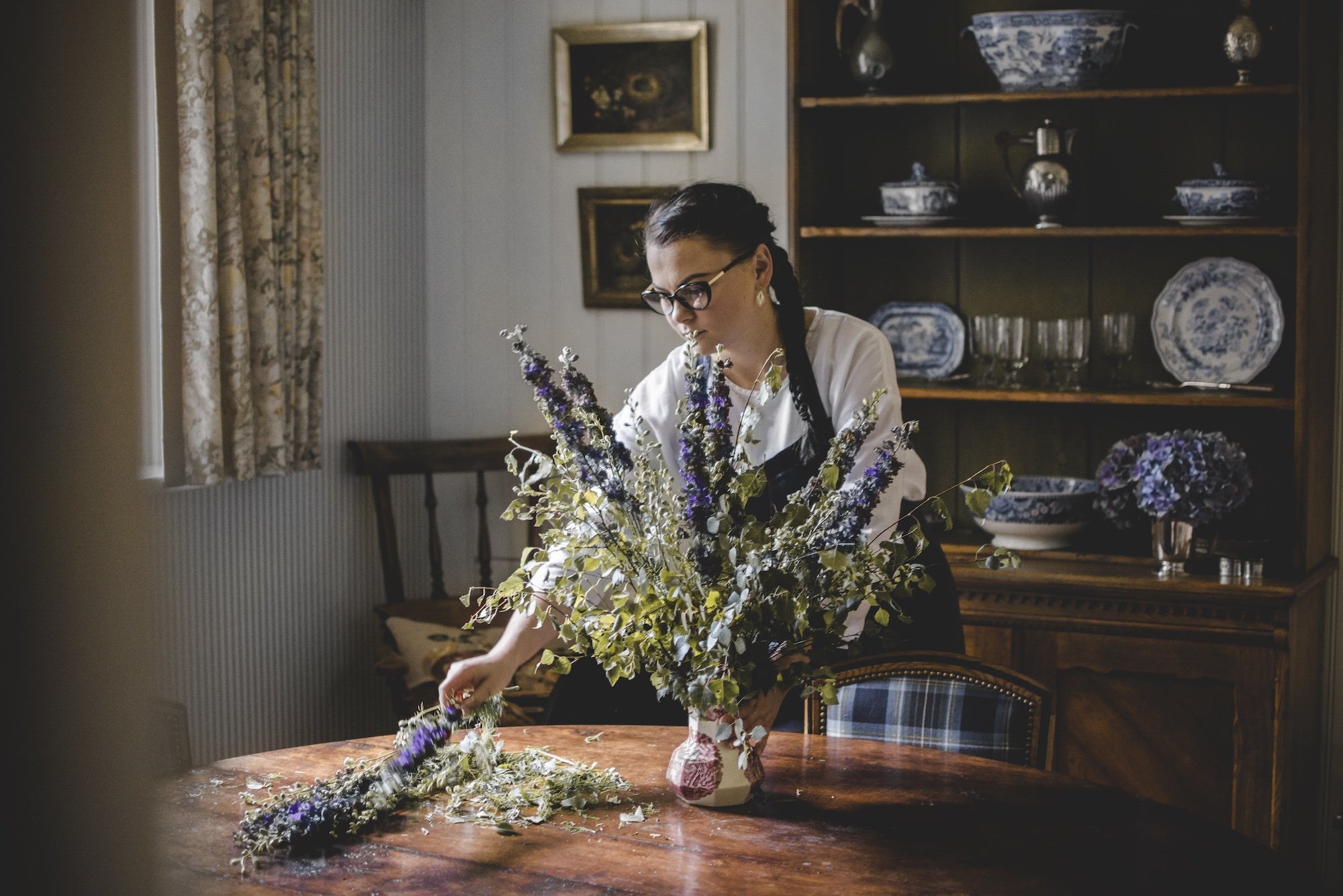 Preparing flowers 03.jpg