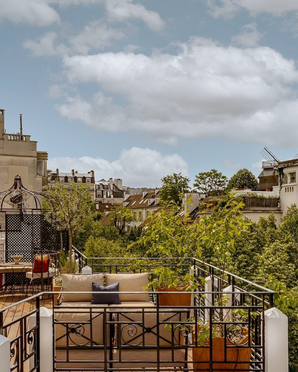 Introducing our newest Parisian private villa, Maison Lumi&egrave;re. Nestled near Montmartre on the charming Avenue Junot, this exquisite Maison available for private rental, combines private-home intimacy with the effortless luxury of hotelservices