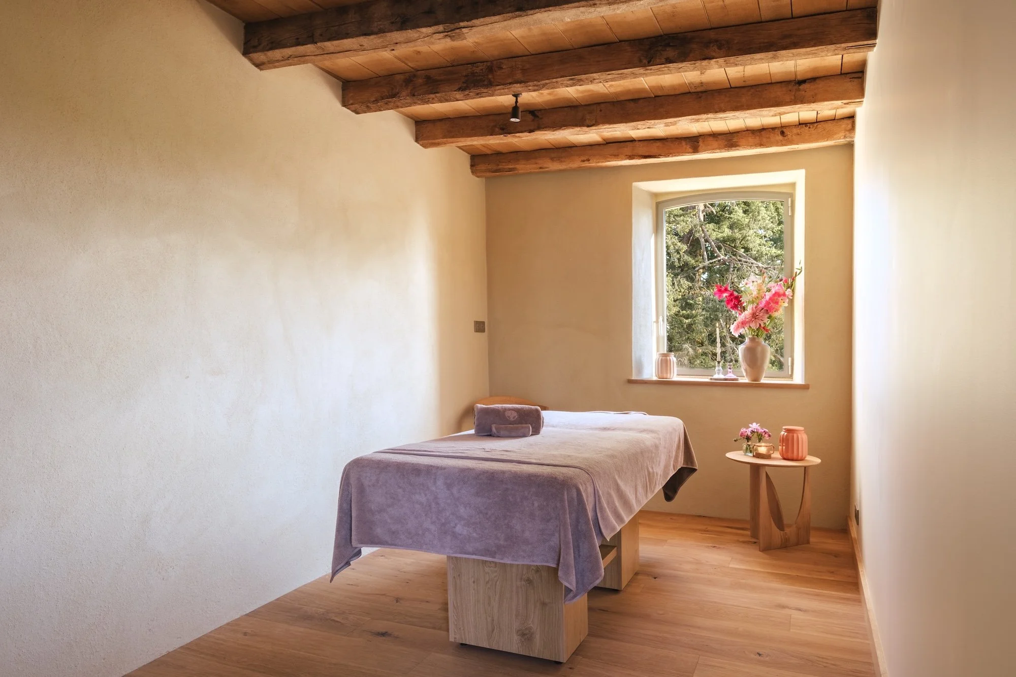 Massage room 1.jpg