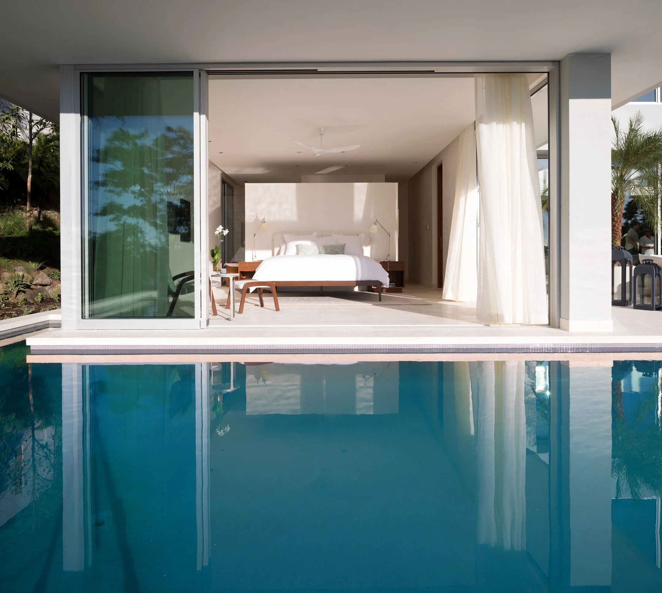 CR POOLSIDE BEDROOM.JPG