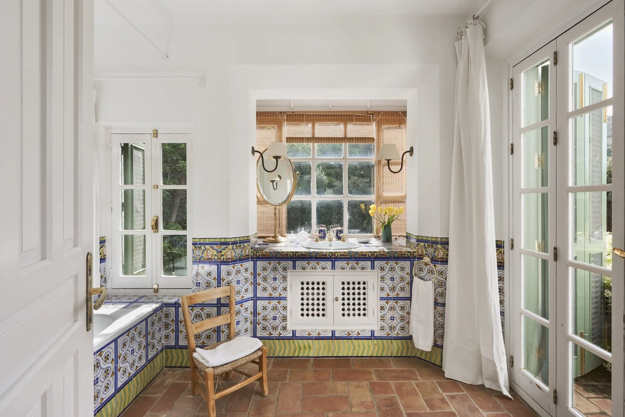 Tramores Blue Room En-suite.jpg