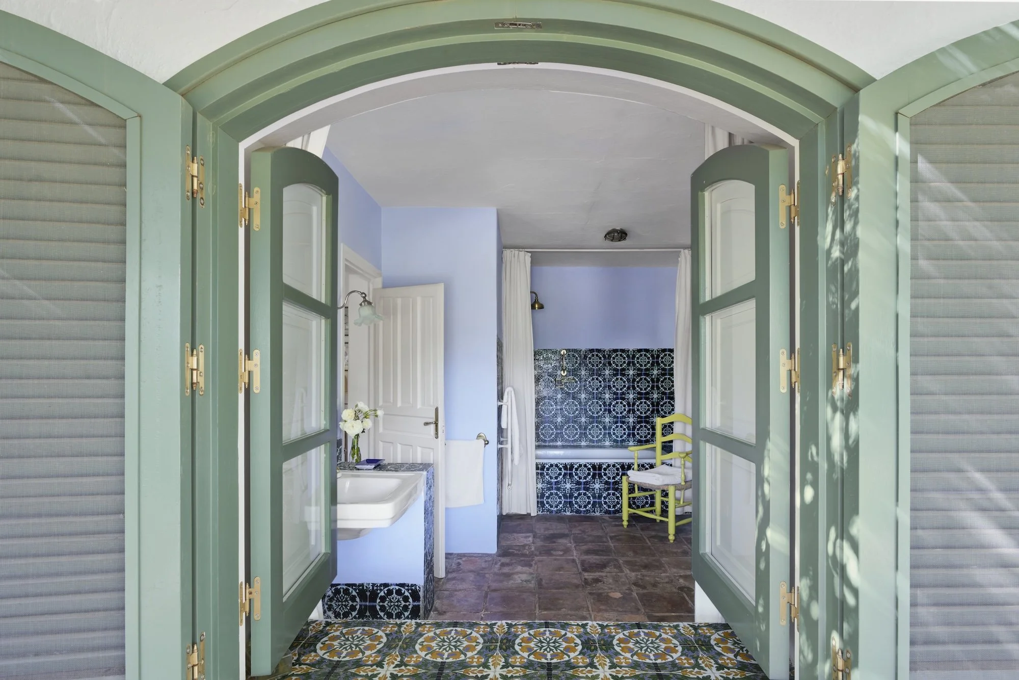 Tramores Corner Room En-suite 2.jpg