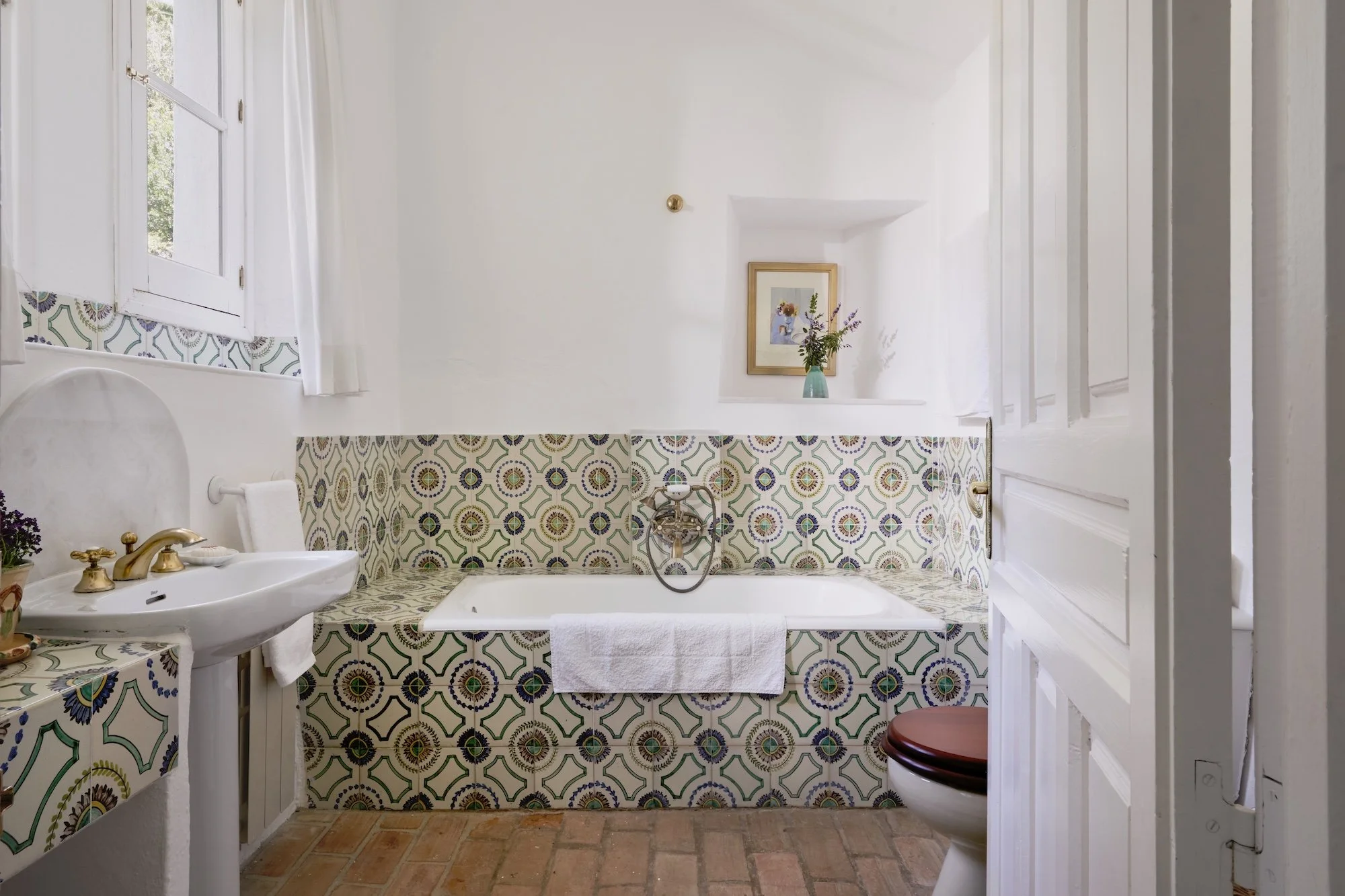 Tramores Tower Room En-suite.jpg