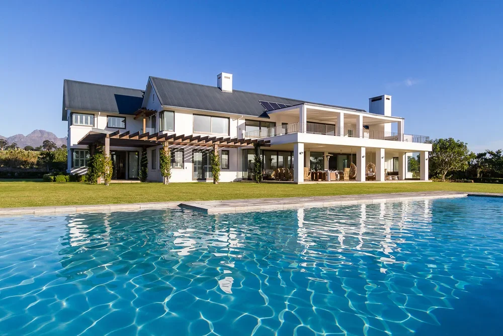 luxury villa stellenbosch, villa georgia stellenbosch, private villa stellenbosch, stellenbosch luxury villa rental, stellenbosch villa with pool, voyager club