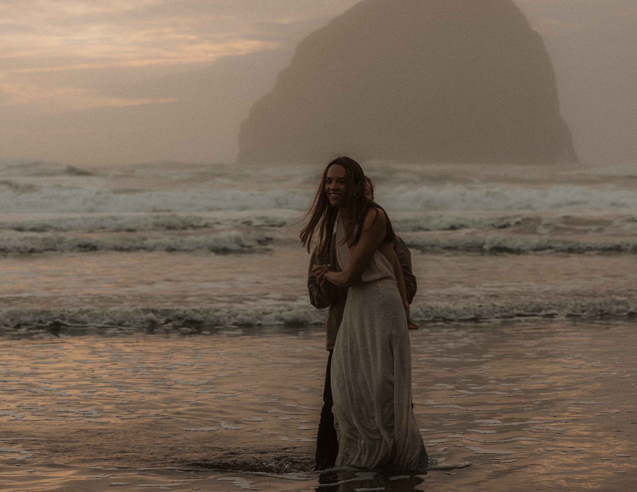 cape-kiwanda-engagement-session-1.jpg