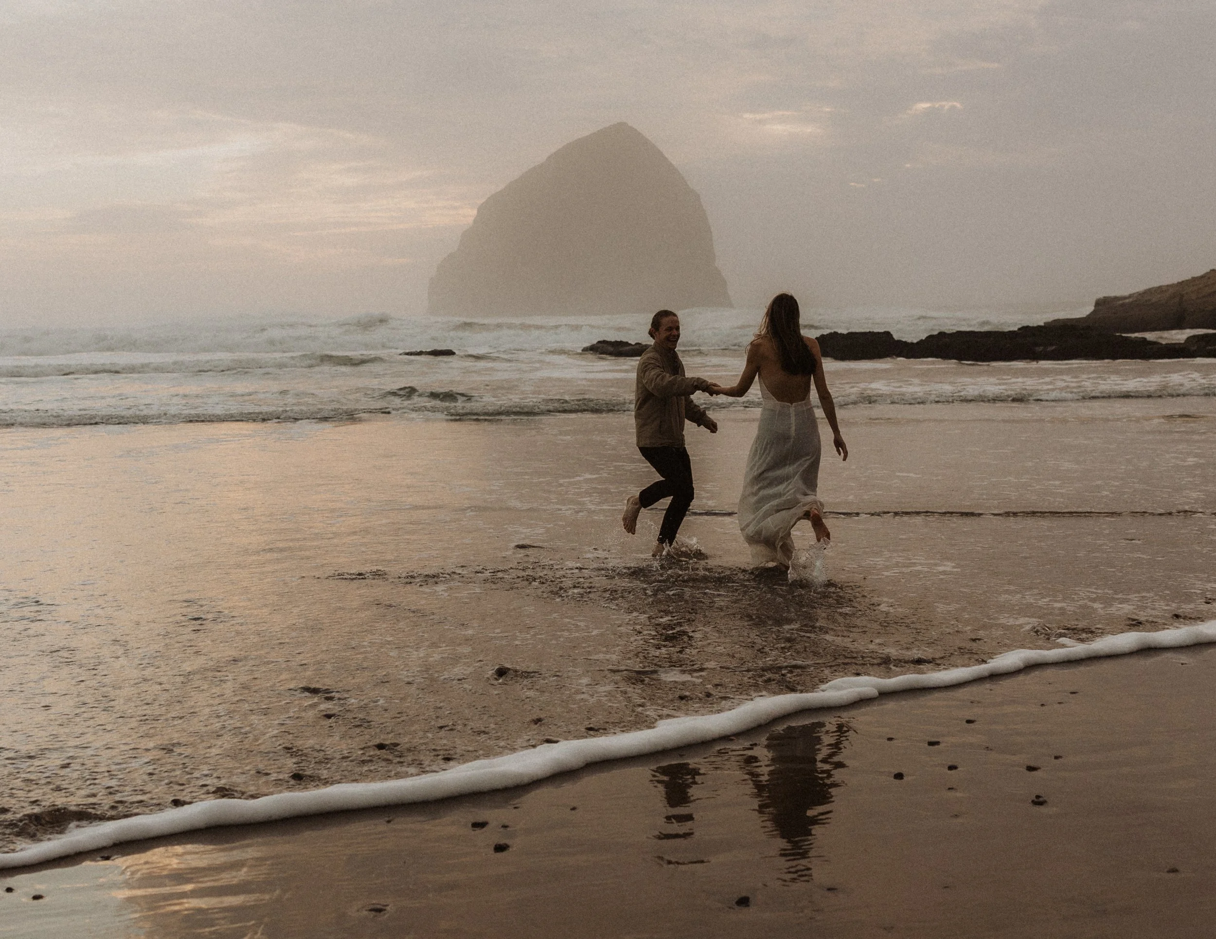cape-kiwanda-engagement-session-3.jpg