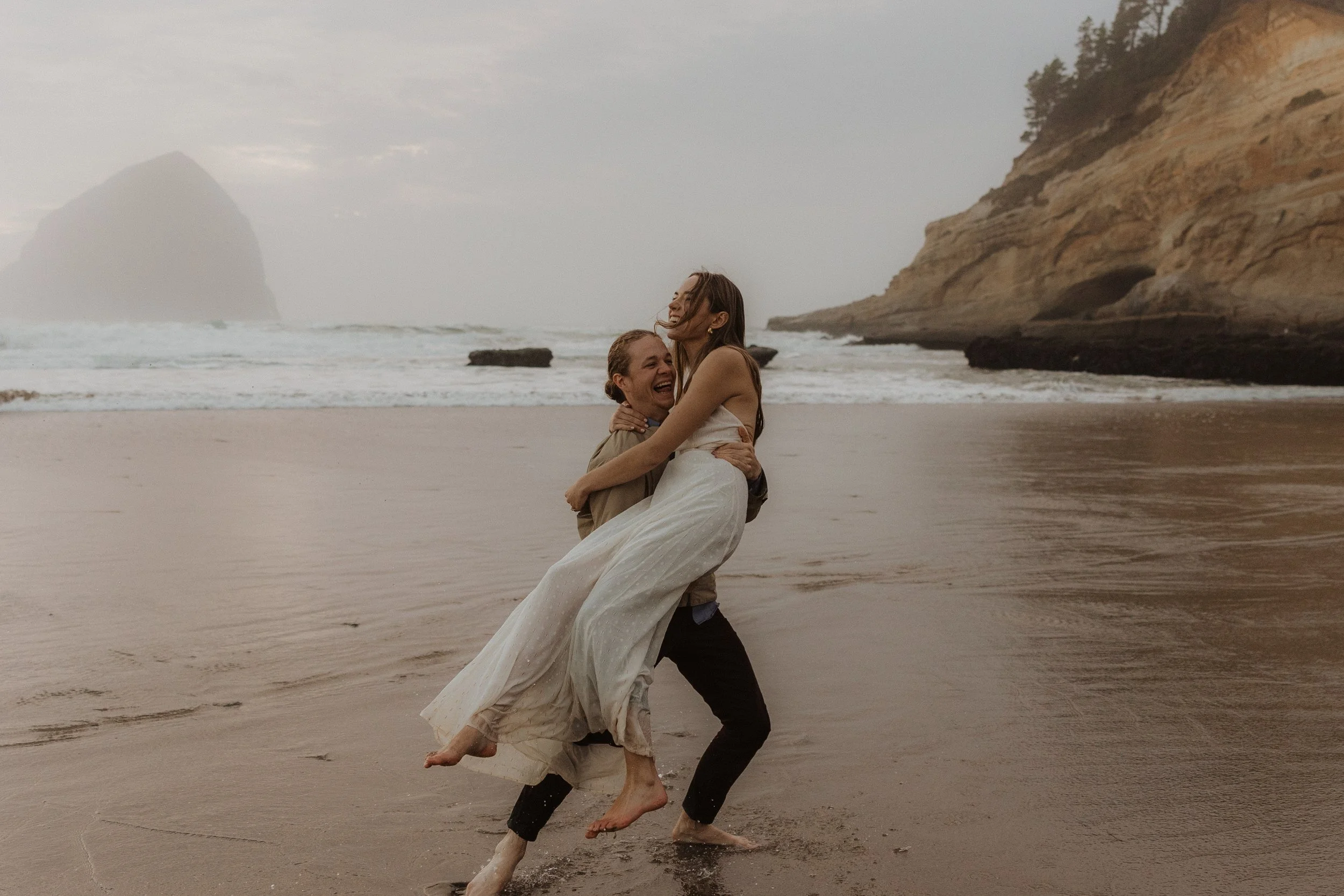 Cape-kiwanda-engagement-shoot-1.jpg