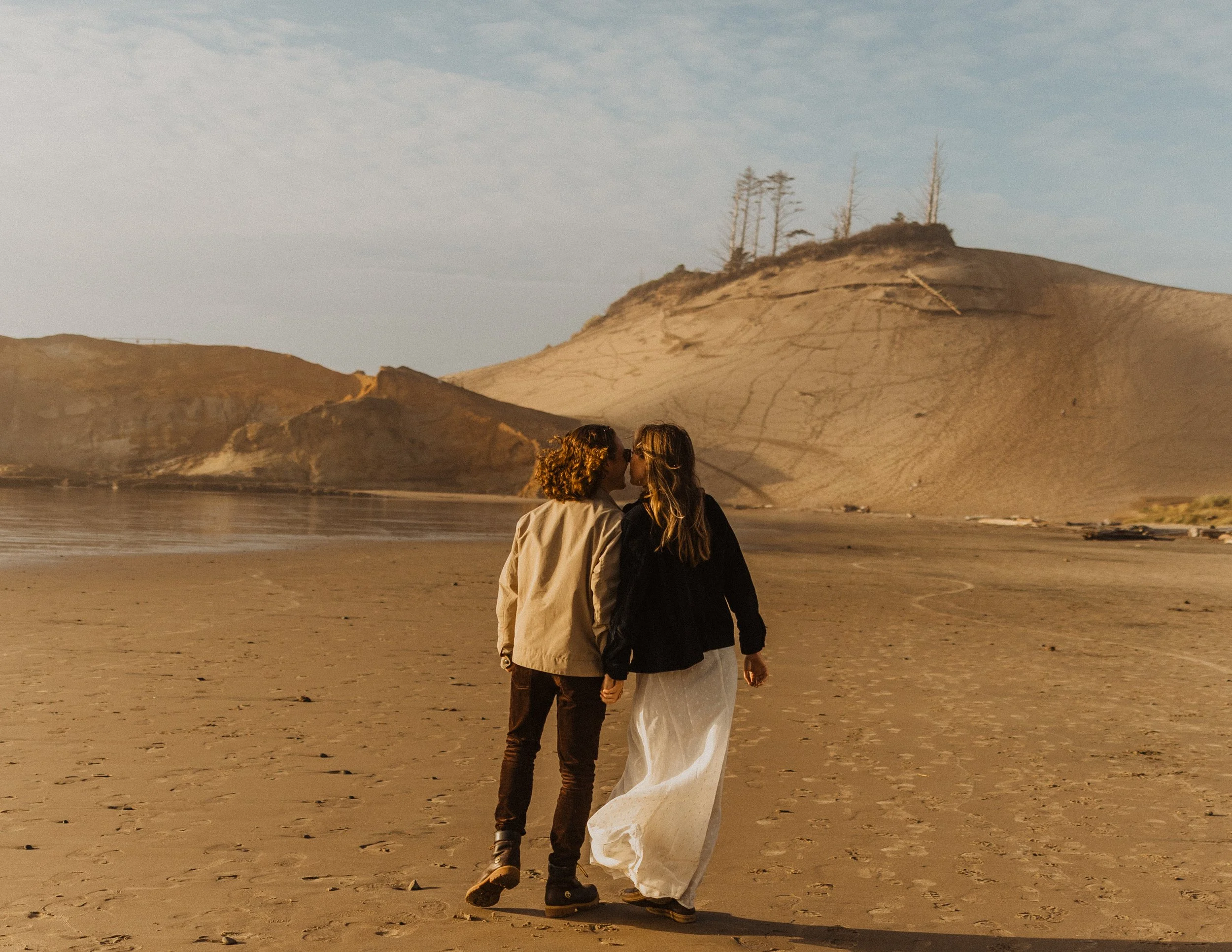 Cape-kiwanda-engagement-shoot-10.jpg