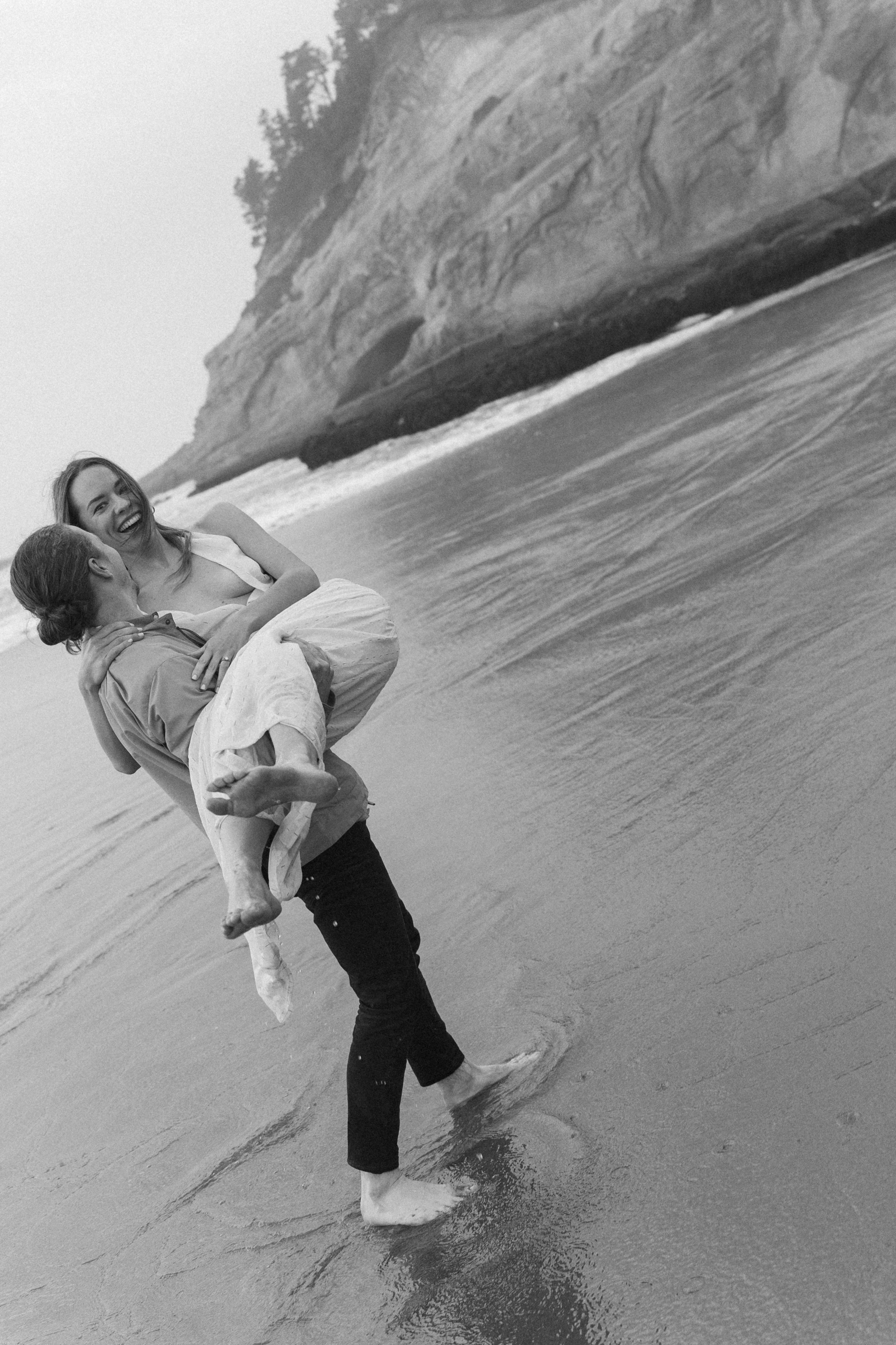 Cape-kiwanda-engagement-shoot-20.jpg