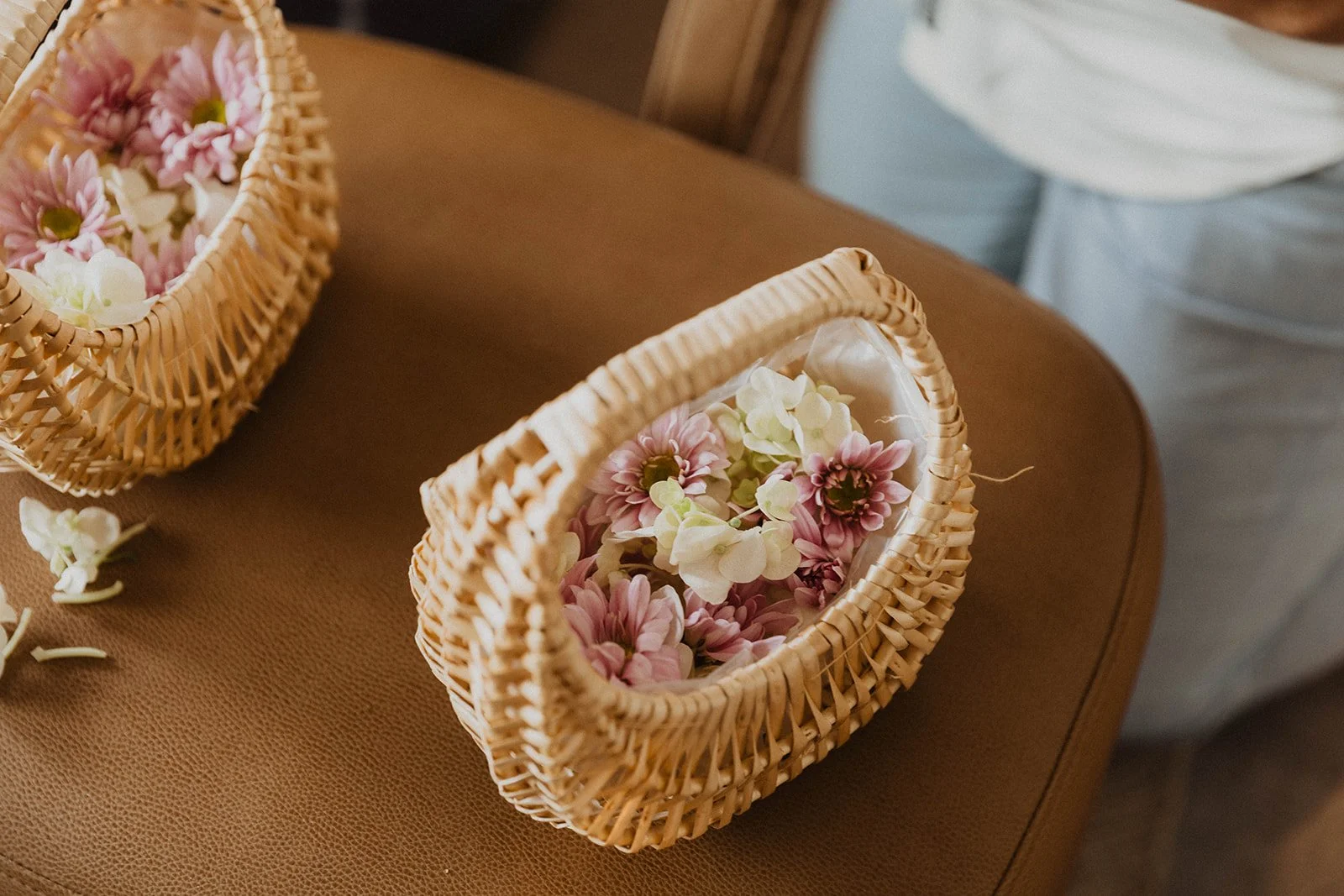 flower-girl-baskets-cannon-beach-wedding.jpg