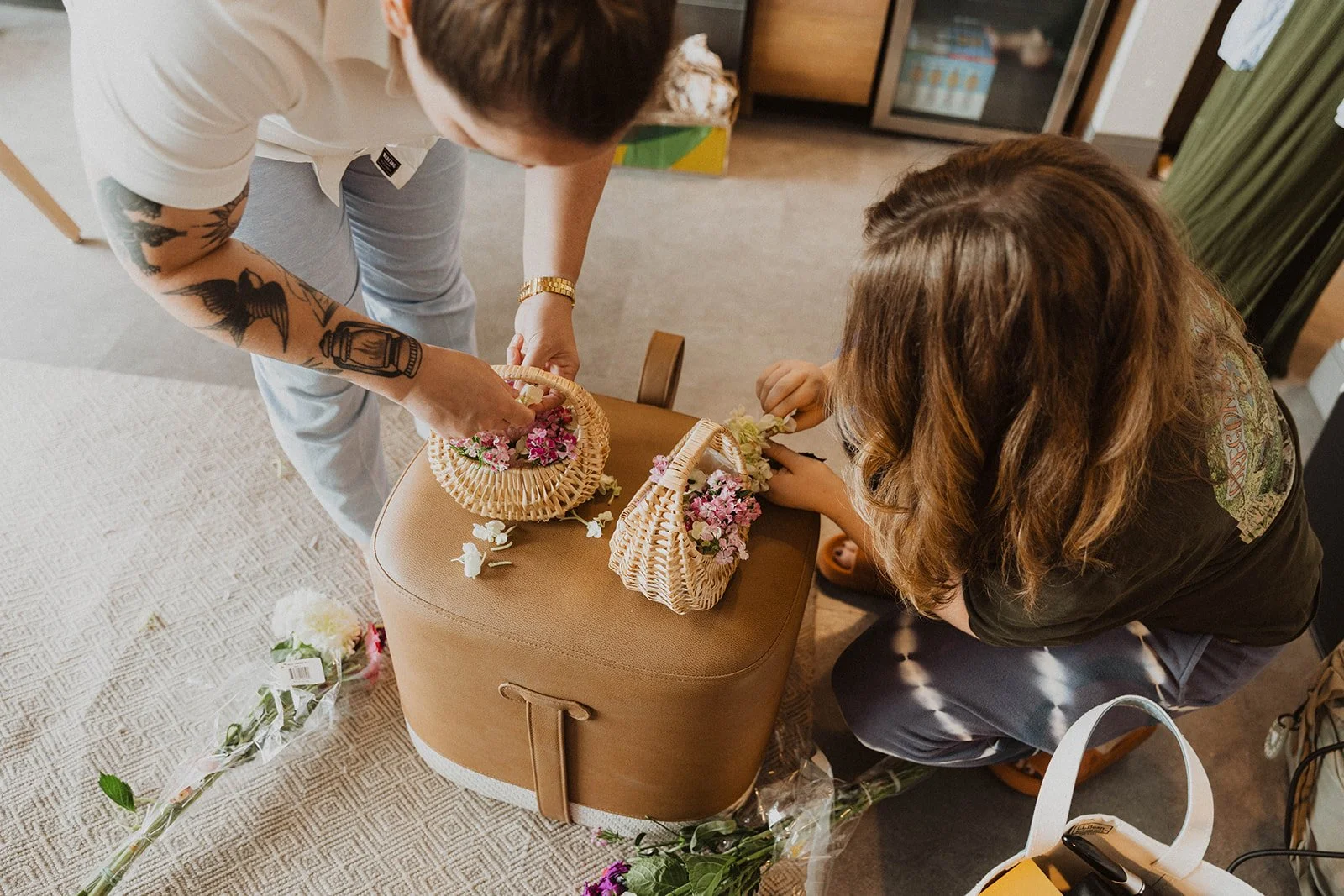 getting-ready-flower-girl-details-oregon-coast-wedding.jpg