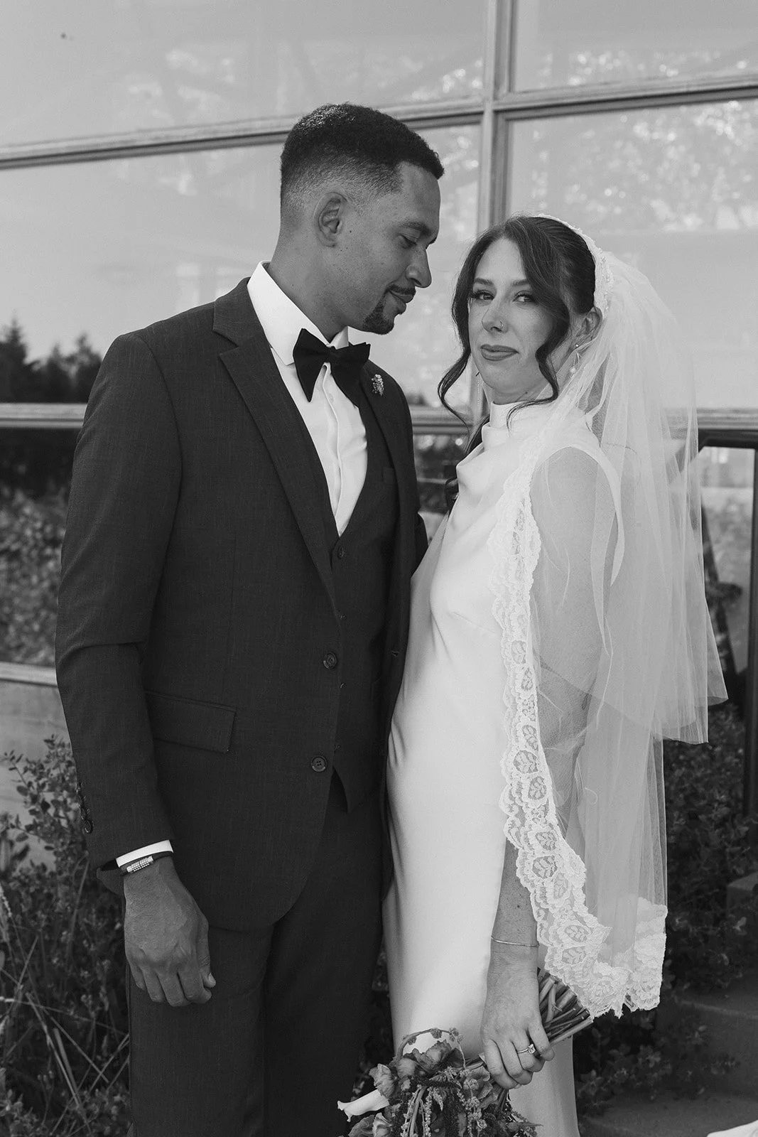Wine, candles and a kiss at the sweetheart table, Willamette Valley wedding