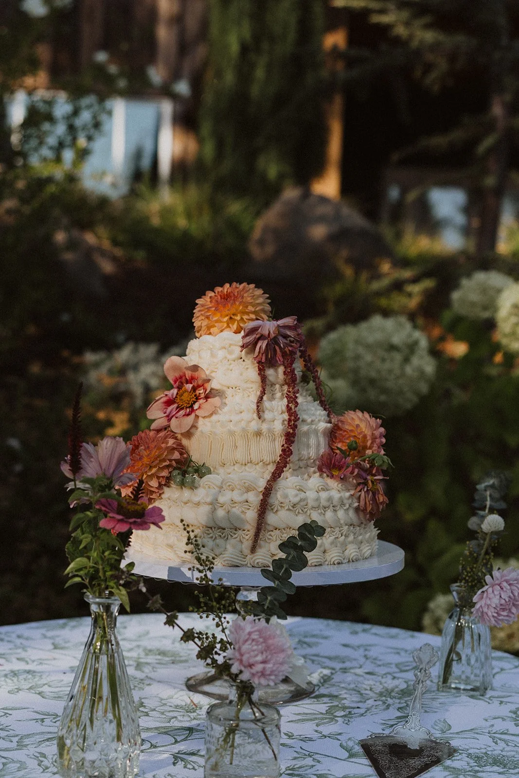 Vintage piped wedding cake on a scalloped stand at a Rocky Hill wedding
