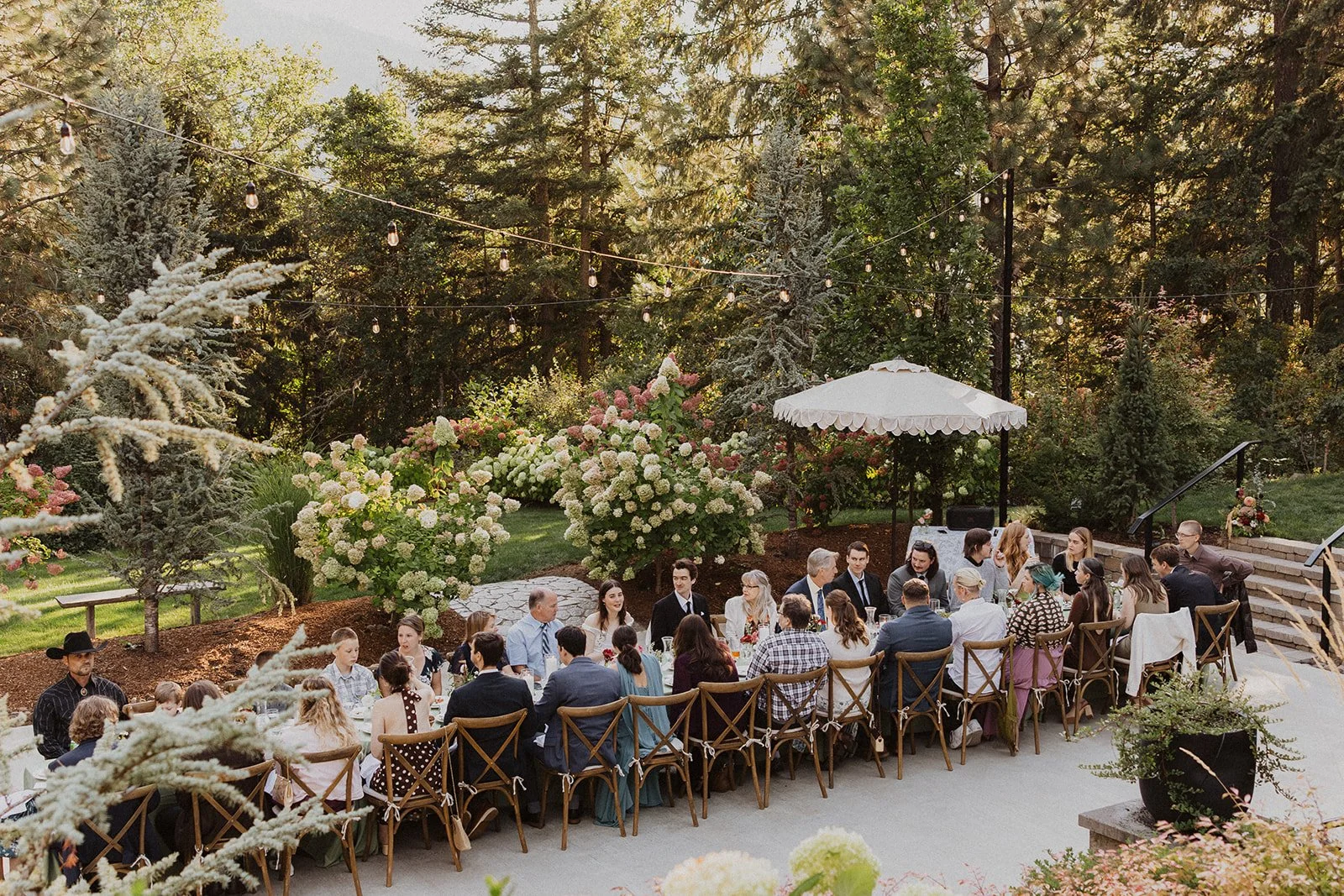 The whole guest list at one table at a Rocky Hill wedding in Washington