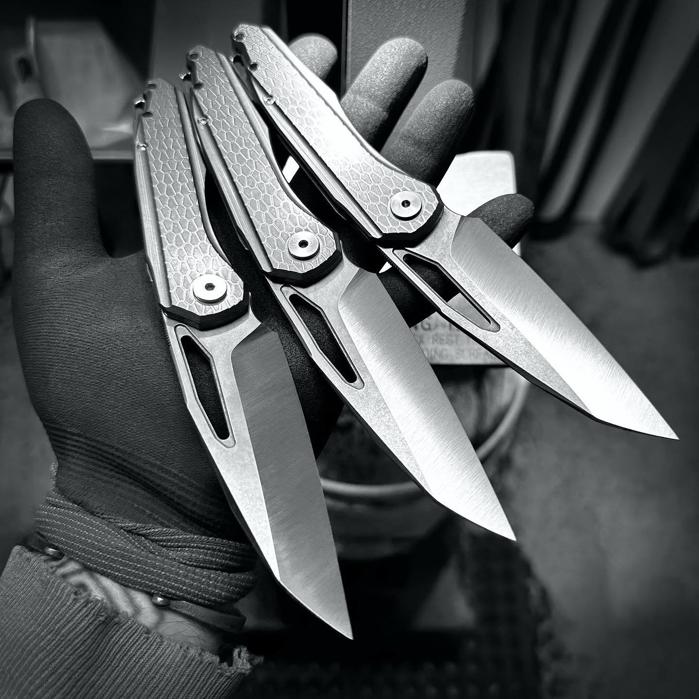 &times; fresh ground &times;
.
.
.
#munroeknives #munroemetalworks #munroemade #sigil #knives #customknives