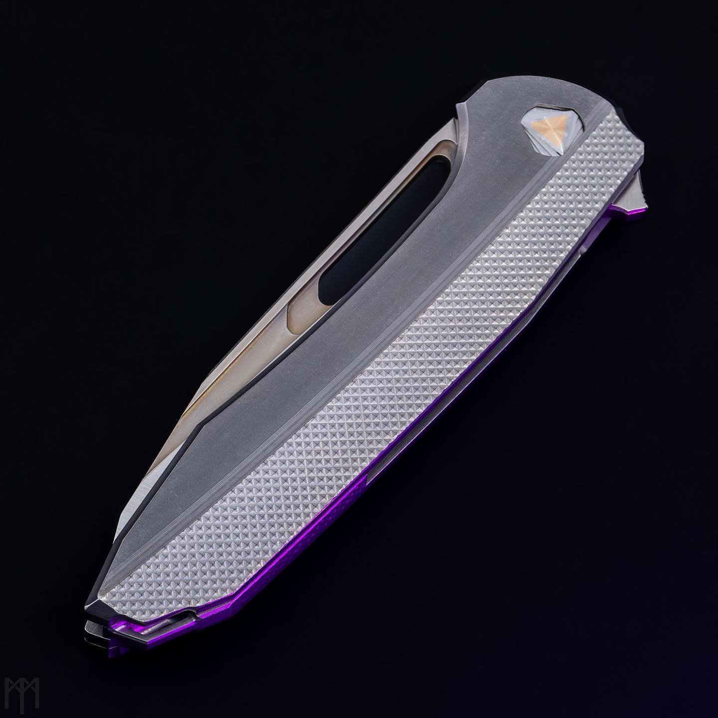 &uarr; above the neon sky &uarr;
.
.
.
#prototypes #munroemade #munroeknives #munroemetalworks #knives #customknives #s90v