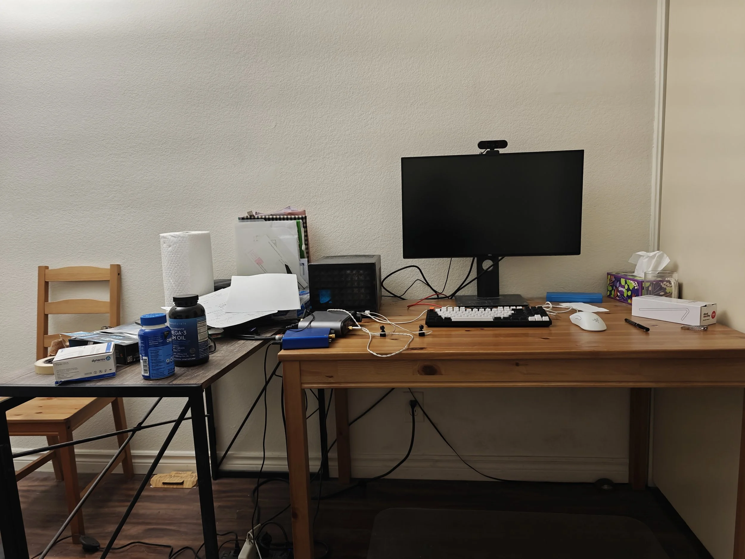workspace-desk-folding-tables-4k-monitor-mini-pc.jpg