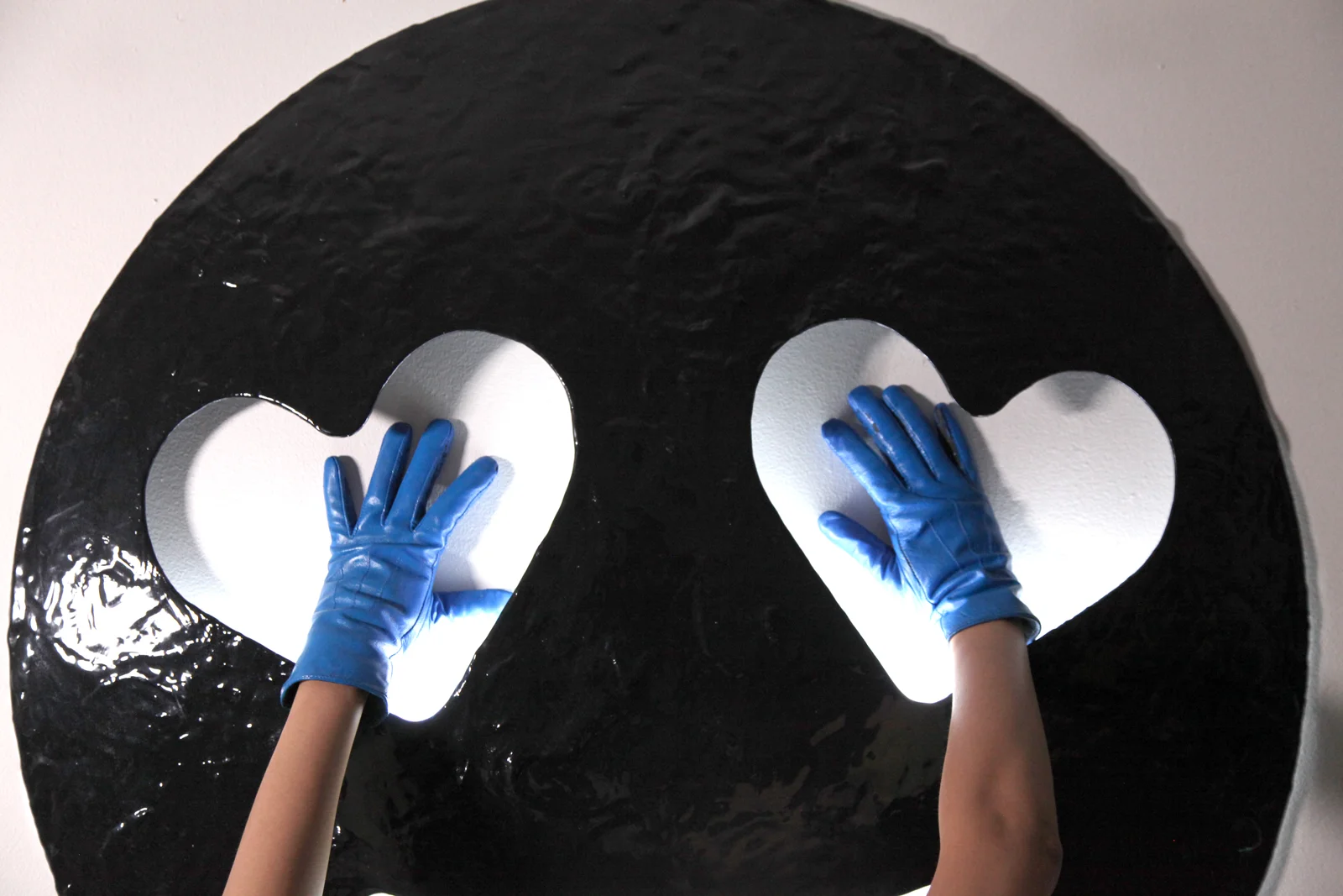 blue-gloves-cu-2.jpg