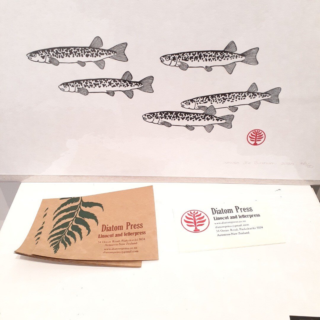 I had a run on the inanga yesterday,  but I still have a few left. I'm at Thistle Hall Gallery in Upper Cuba Street today until 7 pm and all day tomorrow,  so drop in and see freshly printed fish, ferns and phytoplankton.
#linocut #lovekapitiarts #in