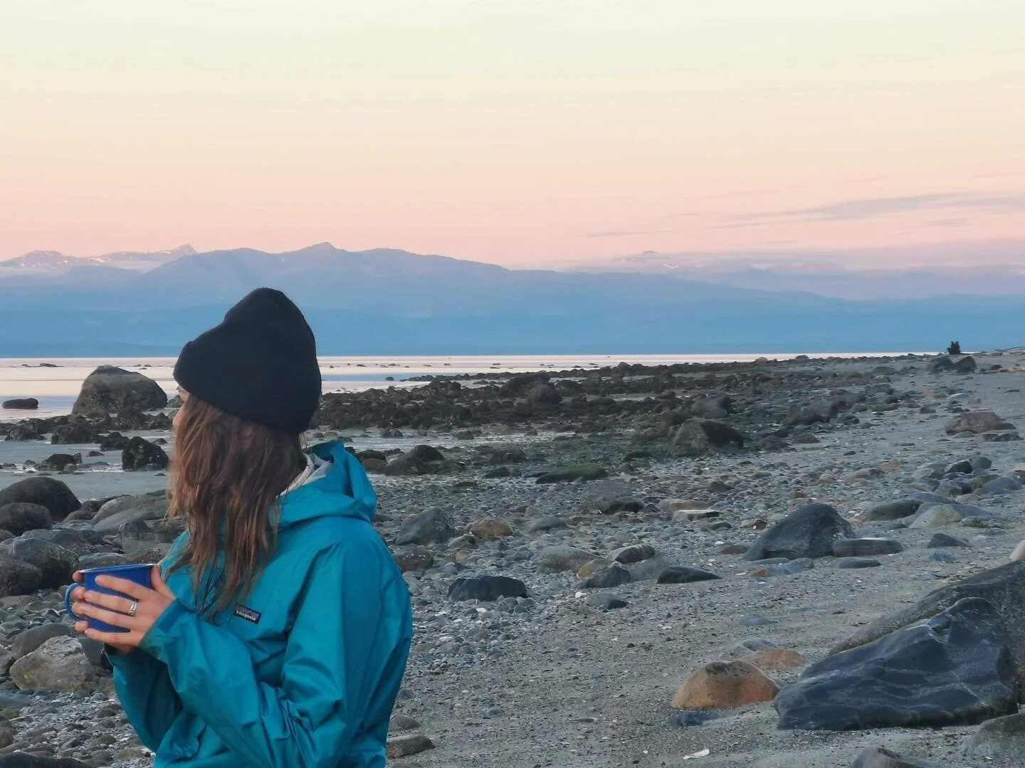 And when she is at home in her cells she is the warmth of embers and the dewy moonlit hue of the morning tide... ✍️🌙