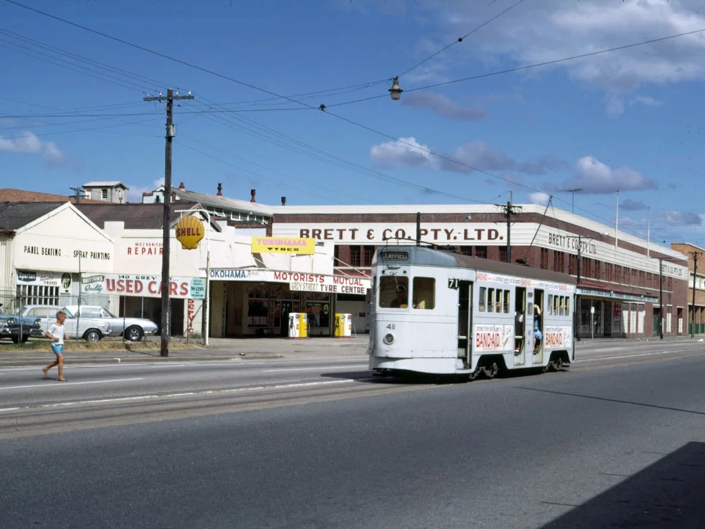 post_trams_10_BCC_411_Grey_St_nr_Sth_Bris_Stn_Feb1969_fixed